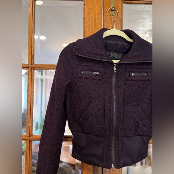 Women’s coat in a deep purple. Front zipper Slightly cropped. Size small. - Picture 3 of 8